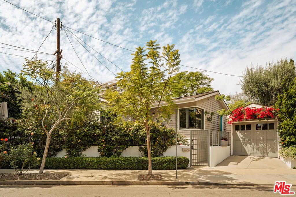 Photo of 9009 Lloyd Place, West Hollywood, CA 90069 (MLS # 26696523)