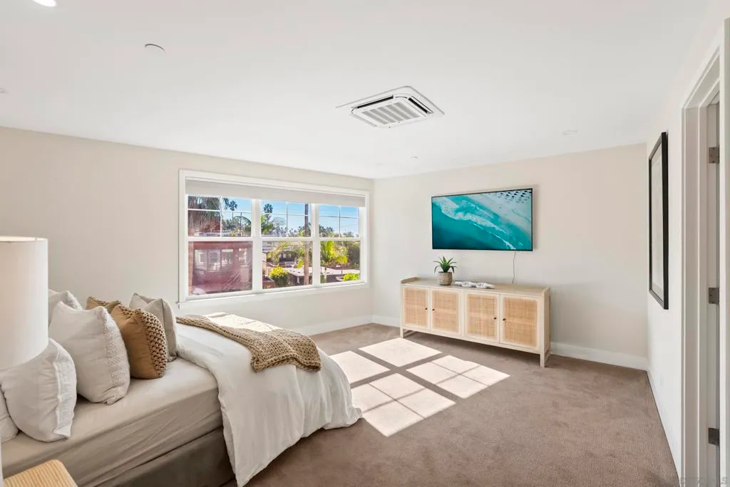 La Jolla, California 92037, United States, 3 Bedrooms Bedrooms, ,5 BathroomsBathrooms,Residential,Active,241584