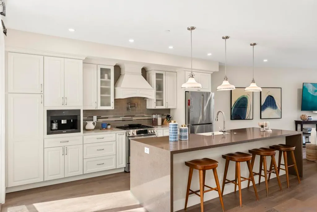 La Jolla, California 92037, United States, 3 Bedrooms Bedrooms, ,5 BathroomsBathrooms,Residential,Active,241584