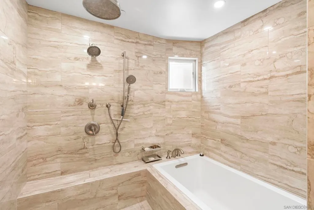 La Jolla, California 92037, United States, 3 Bedrooms Bedrooms, ,5 BathroomsBathrooms,Residential,Active,241584