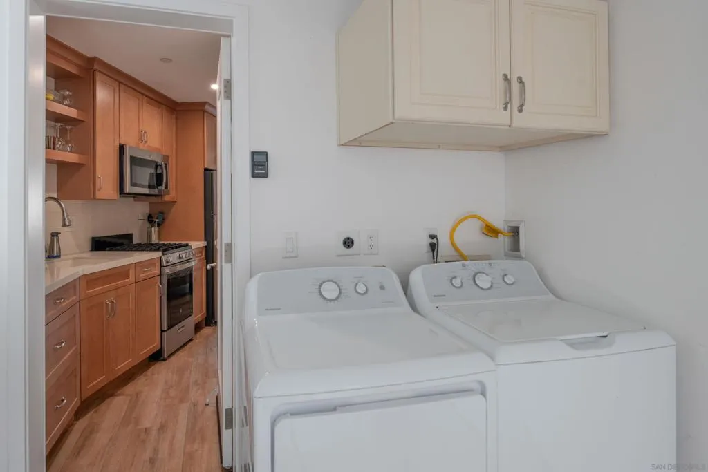 La Jolla, California 92037, United States, 3 Bedrooms Bedrooms, ,5 BathroomsBathrooms,Residential,Active,241584