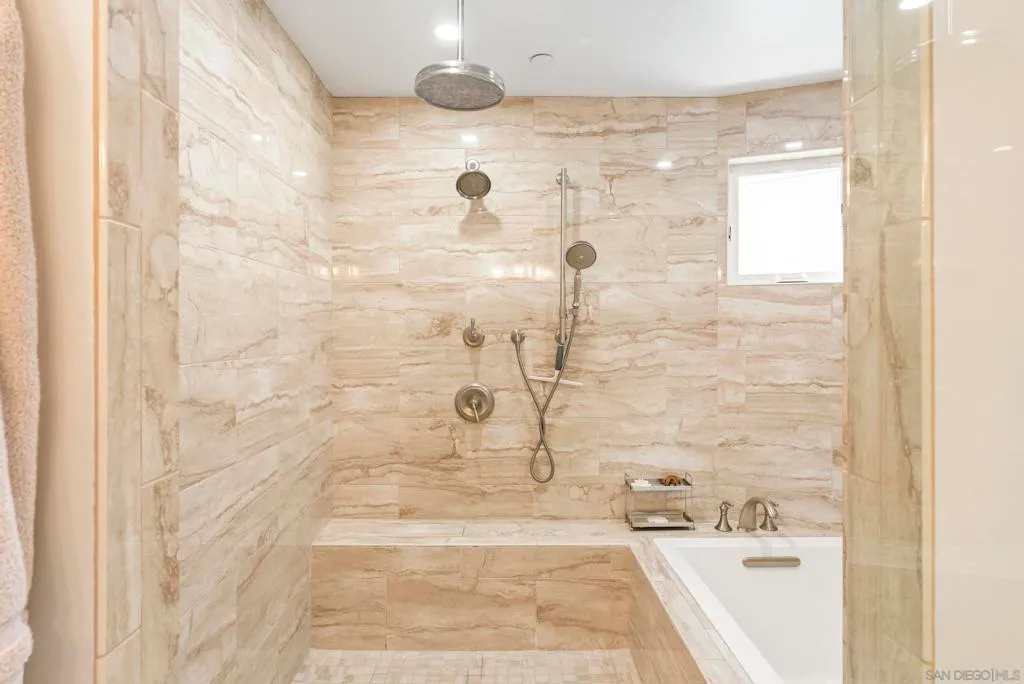 La Jolla, California 92037, United States, 3 Bedrooms Bedrooms, ,5 BathroomsBathrooms,Residential,Active,241584