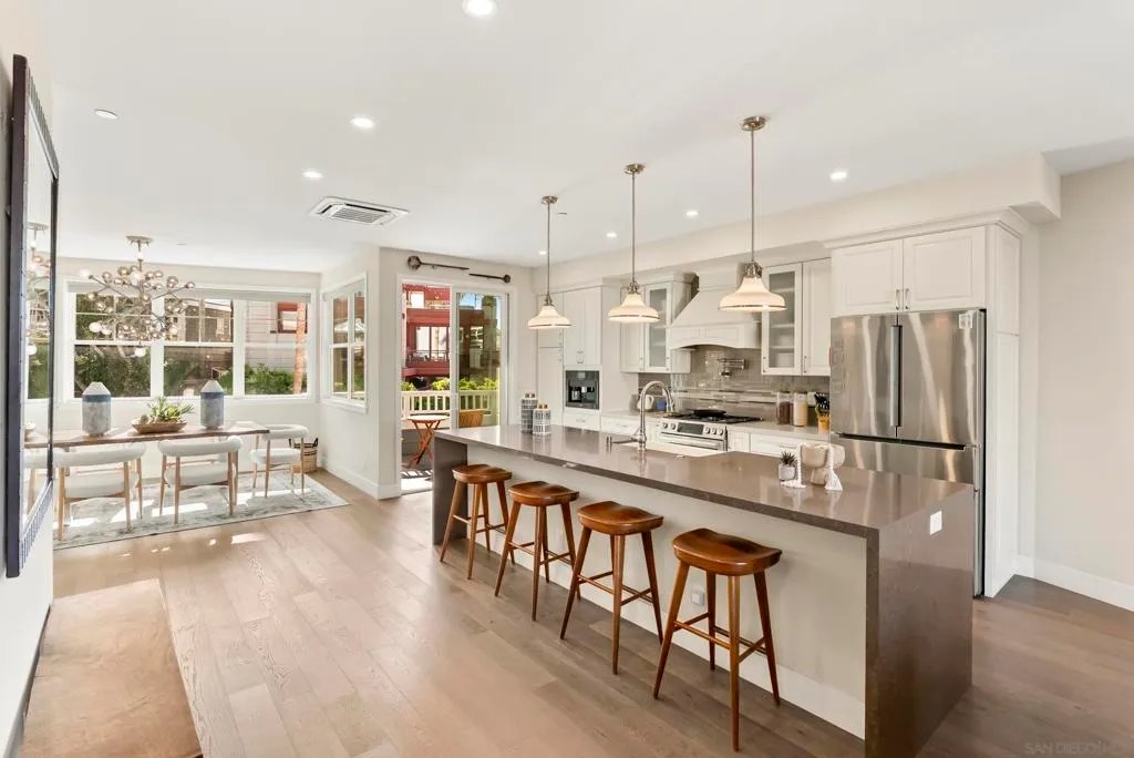 La Jolla, California 92037, United States, 3 Bedrooms Bedrooms, ,5 BathroomsBathrooms,Residential,Active,241584