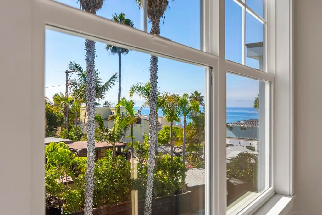 La Jolla, California 92037, United States, 3 Bedrooms Bedrooms, ,5 BathroomsBathrooms,Residential,Active,241584
