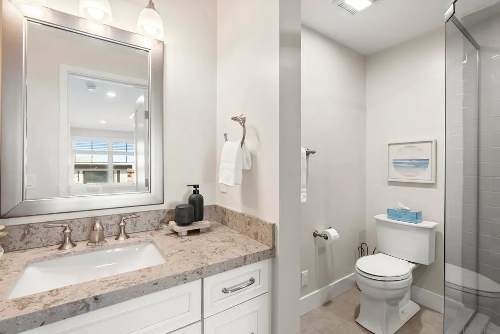 La Jolla, California 92037, United States, 3 Bedrooms Bedrooms, ,5 BathroomsBathrooms,Residential,Active,241584