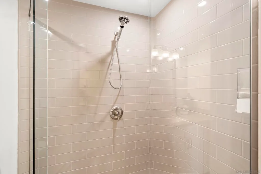 La Jolla, California 92037, United States, 3 Bedrooms Bedrooms, ,5 BathroomsBathrooms,Residential,Active,241584