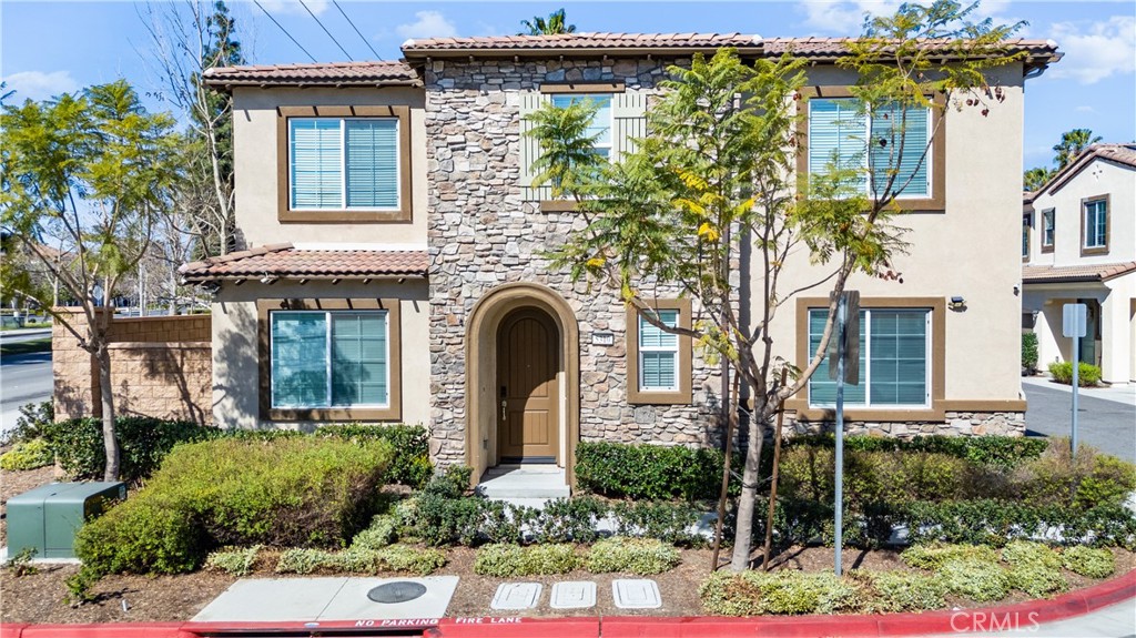 Welcome to 5310 Malibu Way Chino 91710 , Orchard Square Community offering Pool & Spa, BBQ & Picnic area and Dogs park.
Conveniently located 2 miles North from 60 Freeway. Bed & Bath downstairs , Solar panels.