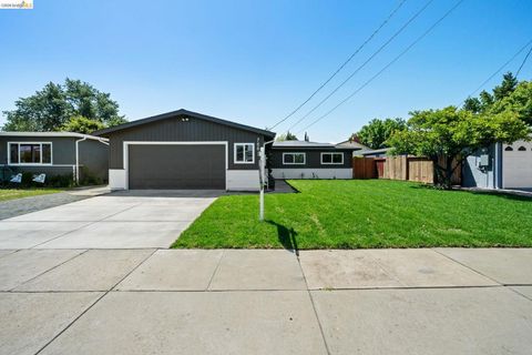 Photo of 766 Oak St St, Brentwood, CA 94513 (MLS # 41132391)