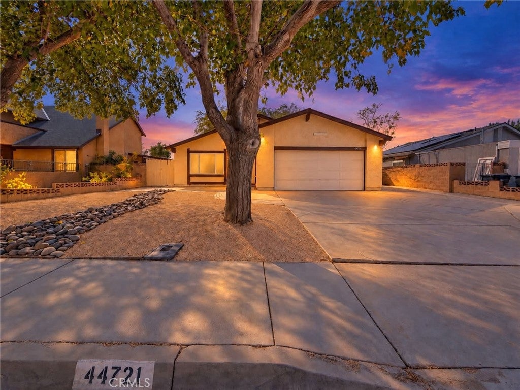 Photo of 44721 Benald Street ST, Lancaster, CA 93535 (MLS # SR26211609)