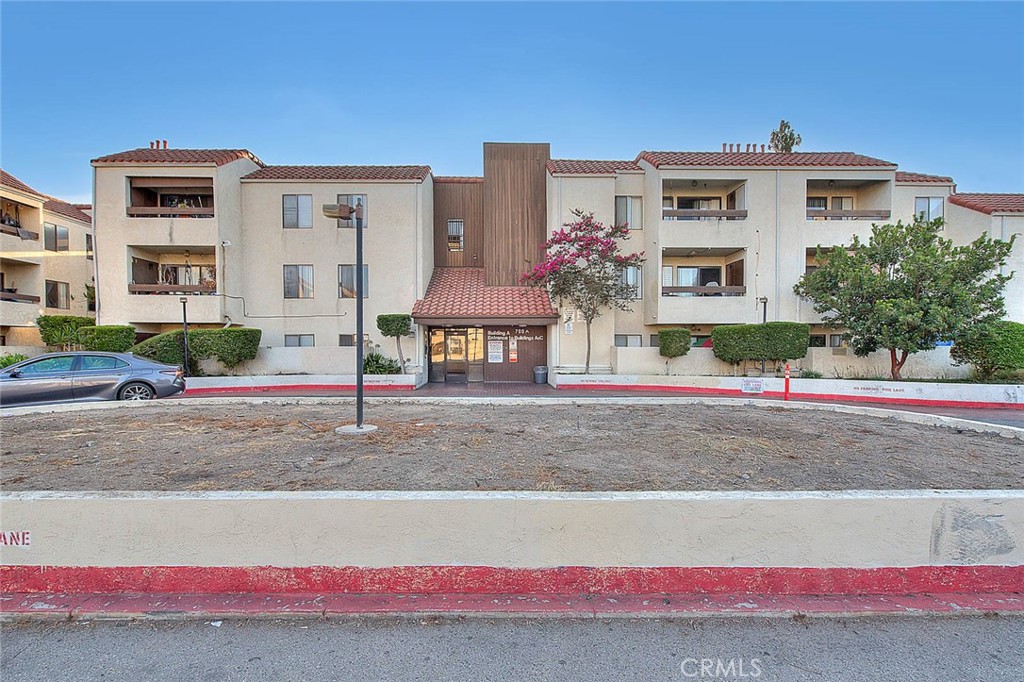 Modern 2-Bedroom Condo in the Heart of Downtown Santa Ana.
Welcome to this beautifully updated ground-level condo, ideally located in the vibrant heart of Downtown Santa Ana. This spacious 2-bedroom, 2 bathroom home offers an inviting open-concept layout with brand-new flooring, fresh paint, and a private balcony—perfect for morning coffee or evening relaxation.
Enjoy the ease of single-level living with no stairs.
Step outside and you’re just moments away from the historic district, trendy shops, popular restaurants, entertainment venues, schools, and local parks.
Whether you’re a first-time homebuyer, looking to downsize, or seeking a smart investment, this move-in-ready condo is an excellent opportunity in one of Orange County’s most dynamic neighborhoods.
Don’t wait—this home will not last!