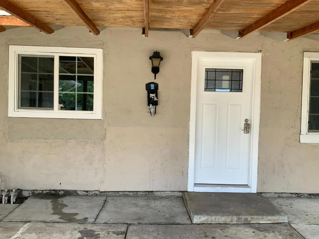 Remodel 3 bedrooms and 1 bathroom (no garage), parking on the driveway. Quiet area. Good school. Very nice neighbors. Accept section 8. Utilities included. Plenty of car packing on the street. A background check may be required. $3,000 First month + 1-month deposit to move in. Text 408 579 9999 for more information. If you're interested, I'll send you a link for background check ($30 fee). $300 security deposit and $150 / month for a pet.