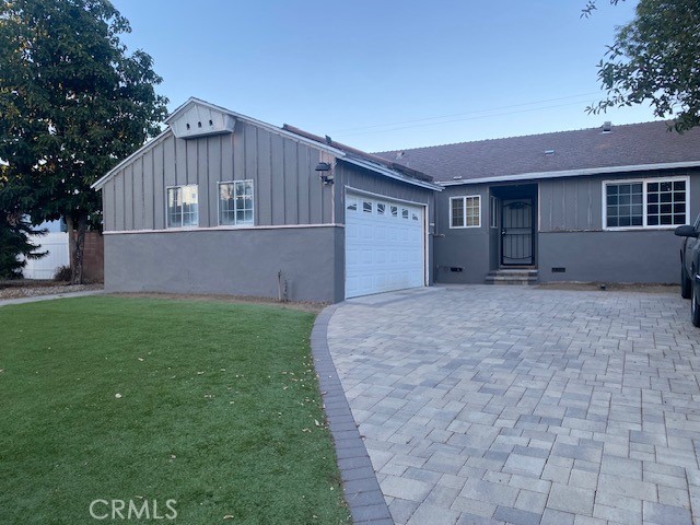 Move into this beautiful 3-bedroom, 2-bath home featuring a sparkling private pool – perfect for enjoying sunny California days. Located in the desirable Mission Hills neighborhood, this property offers ample parking for multiple vehicles and plenty of space for comfortable living.
Inside, you’ll enjoy a functional floor plan with generous living areas, while the backyard provides the ideal space for relaxation or entertaining. Conveniently situated near schools, parks, shopping, and with easy freeway access.