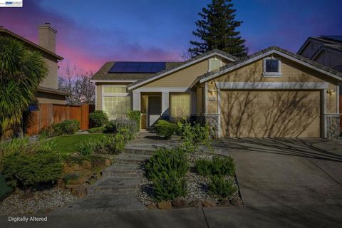 Photo of 1702 Highland Cir Cir, Fairfield, CA 94534 (MLS # 41126179)