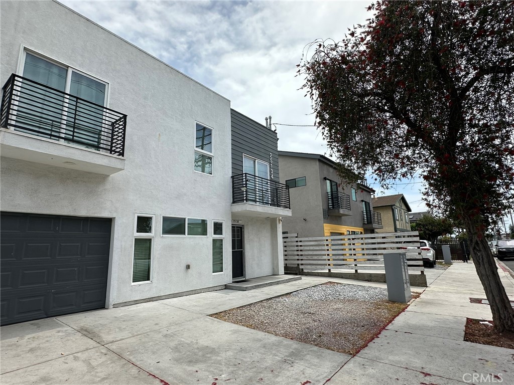 Pleased to present the newly-built to condo specifications Harbor Gateway Townhomes #1. This 2024 construction gem showcases (6) beautiful 3-bedroom townhomes. Investors and tenants both will love the modern, high-end décor and amenities found throughout the exterior and interior of units.