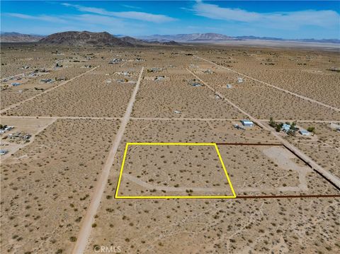 Photo of 425 Gerber Avenue, Landers, CA 92285 (MLS # JT26069832)