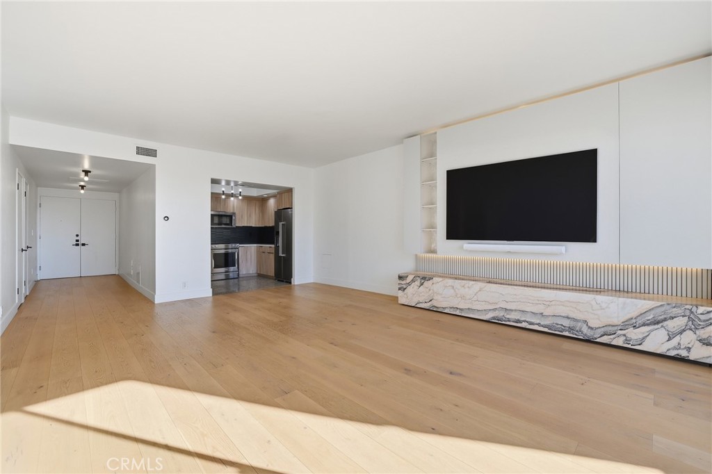 321 S San Vicente Boulevard 604