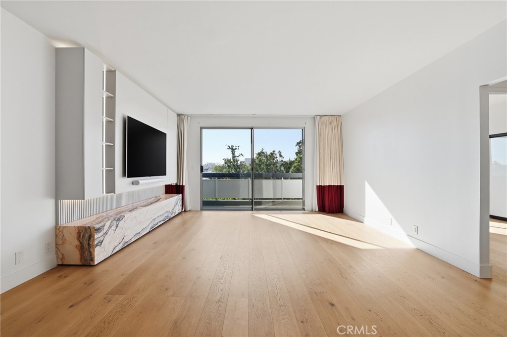 321 S San Vicente Boulevard 604