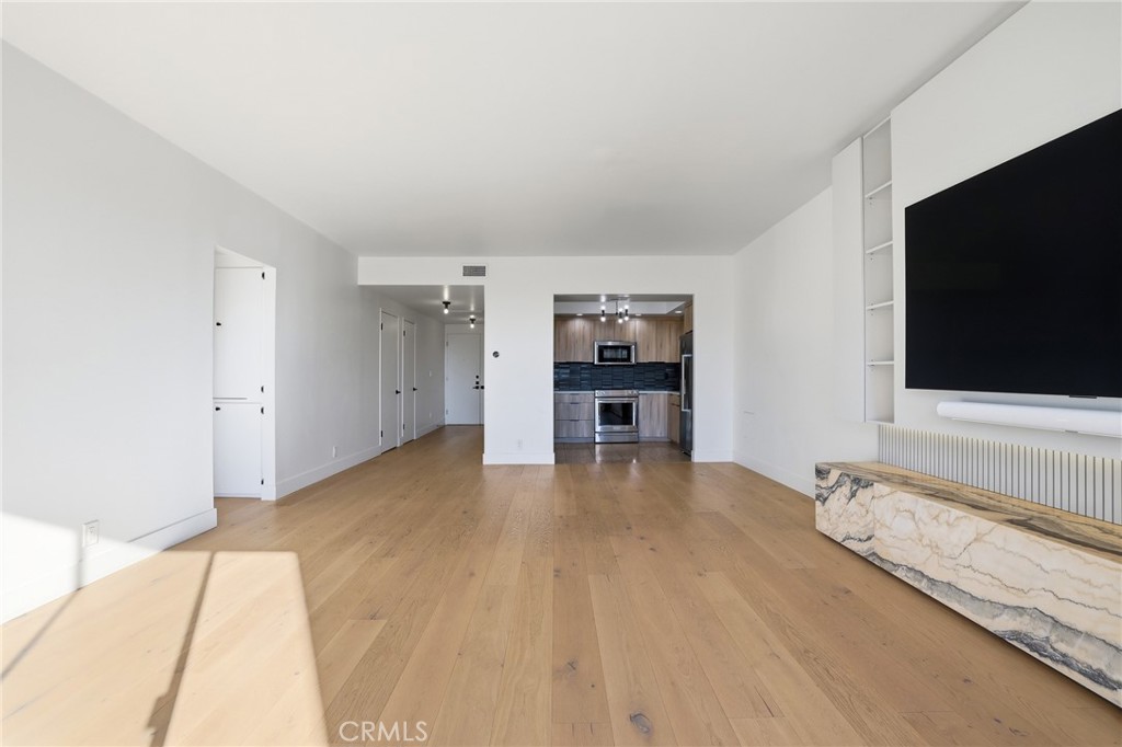 321 S San Vicente Boulevard 604