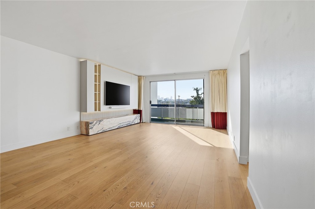 321 S San Vicente Boulevard 604