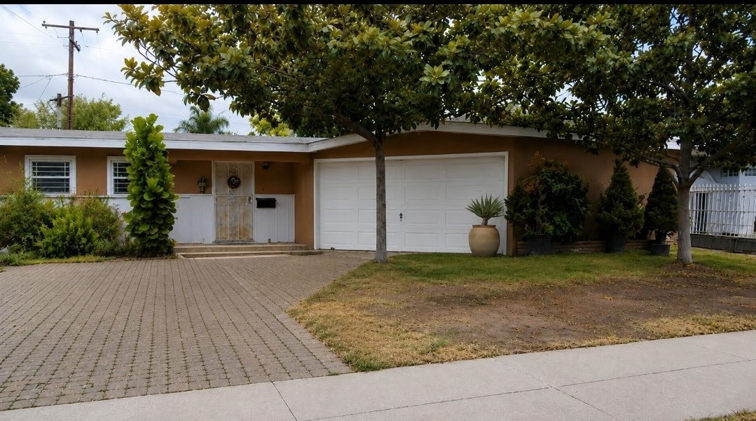 1345 E Romneya DR