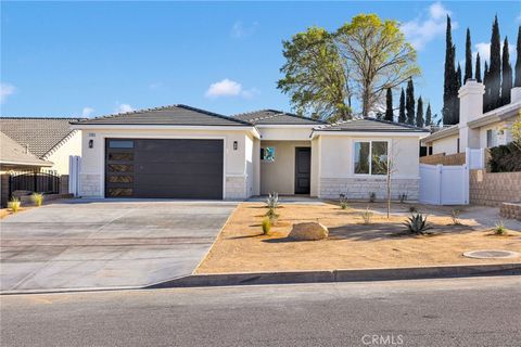 Photo of 17795 Vista Point Drive, Victorville, CA 92395 (MLS # HD26060470)
