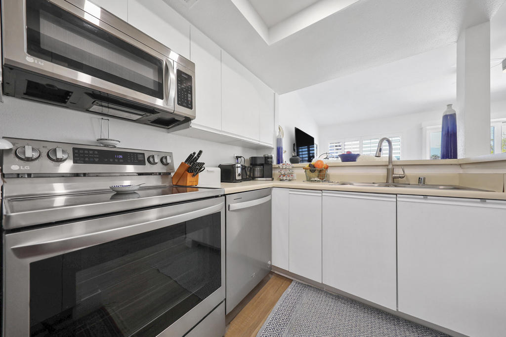 Palm Royale - Residential