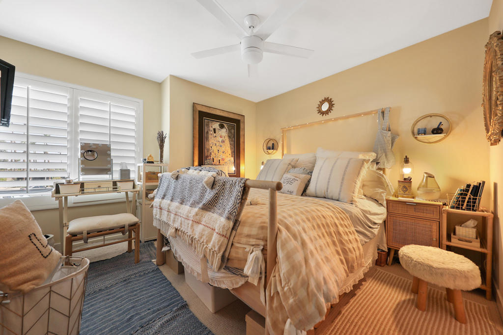 Palm Royale - Residential