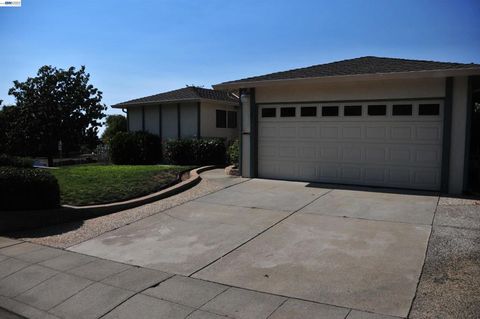 Photo of 2071 Seacliff Dr, Milpitas, CA 95035 (MLS # 41129319)