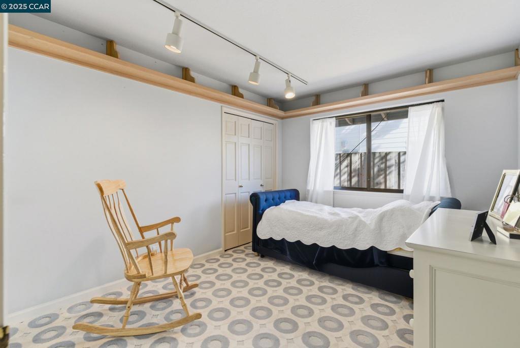 HAPPY VALLEY - Residential