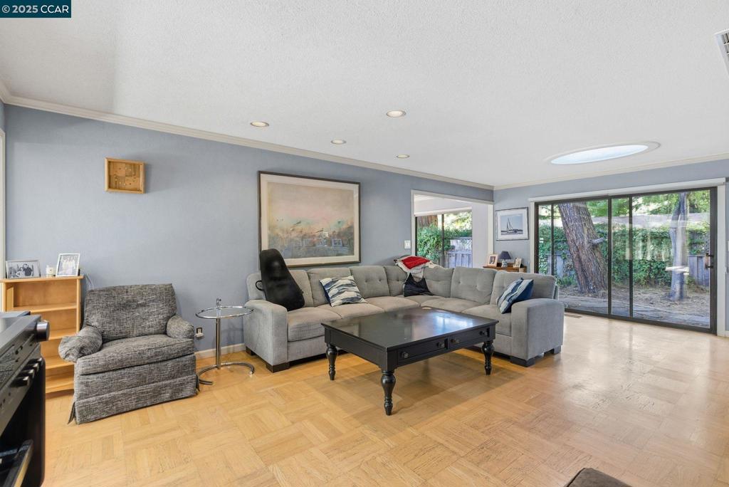 HAPPY VALLEY - Residential