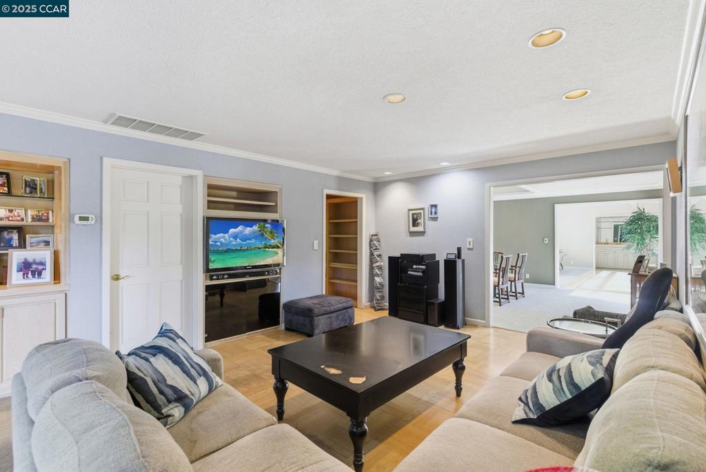 HAPPY VALLEY - Residential