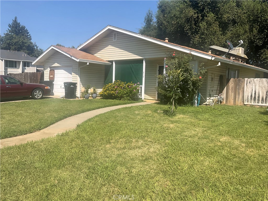 CHARMING 2 bedroom / 1 bath home. Great for first time home buyer with room to grow. CORNER - EXTRA LARGE LOT with plenty of potential to expand the home. Close to shopping and schools, gas stations and medical facilities. Restaurants and fast food just around the corner. Outdoor covered patio area for family entertainment.