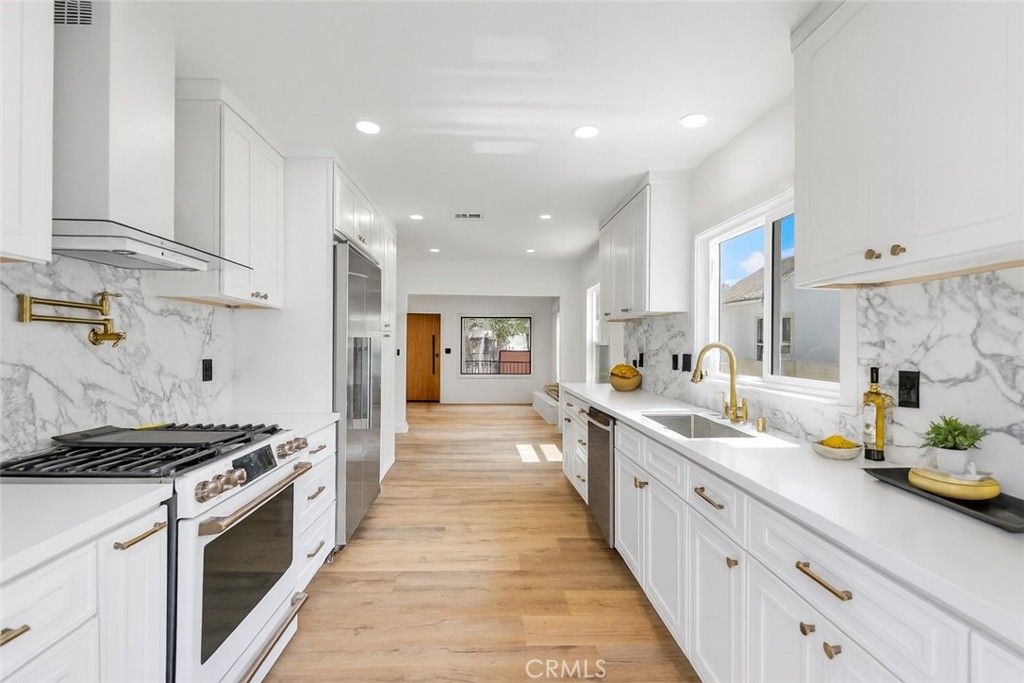 Photo of 8954 Kramerwood Place, Los Angeles, CA 90034 (MLS # PW25178878)