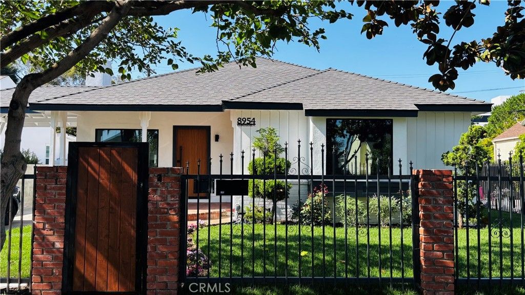 Photo of 8954 Kramerwood Place, Los Angeles, CA 90034 (MLS # PW25178878)