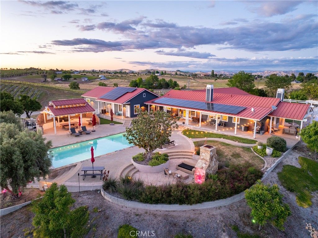 Photo of 2325 Bella Tierra Pl, Paso Robles, CA 93446 (MLS # NS26080911)