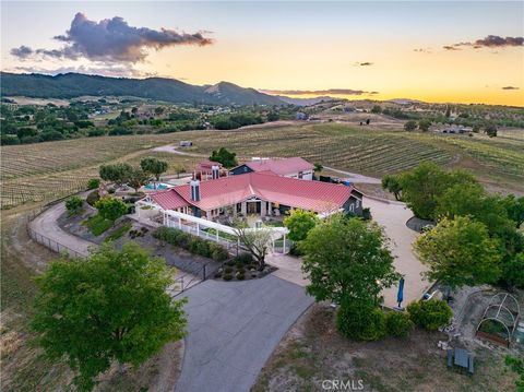 Tiny photo for 2325 Bella Tierra Pl, Paso Robles, CA 93446 (MLS # NS26080911)