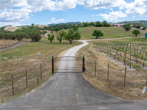 Tiny photo for 2325 Bella Tierra Pl, Paso Robles, CA 93446 (MLS # NS26080911)