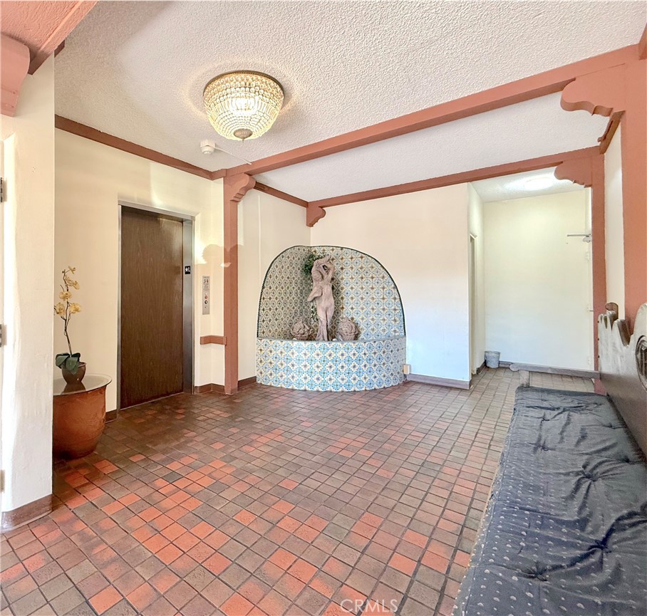 2805 E 3rd 21
