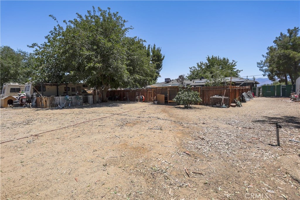 10755 E Avenue R10