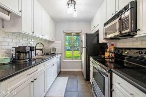 Tiny photo for 2278 Moss Court, Thousand Oaks, CA 91362 (MLS # 226004202)