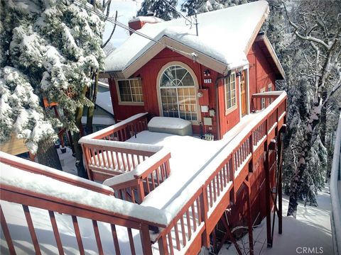 Photo of 729 E Victoria Court, Lake Arrowhead, CA 92352 (MLS # HD26054224)