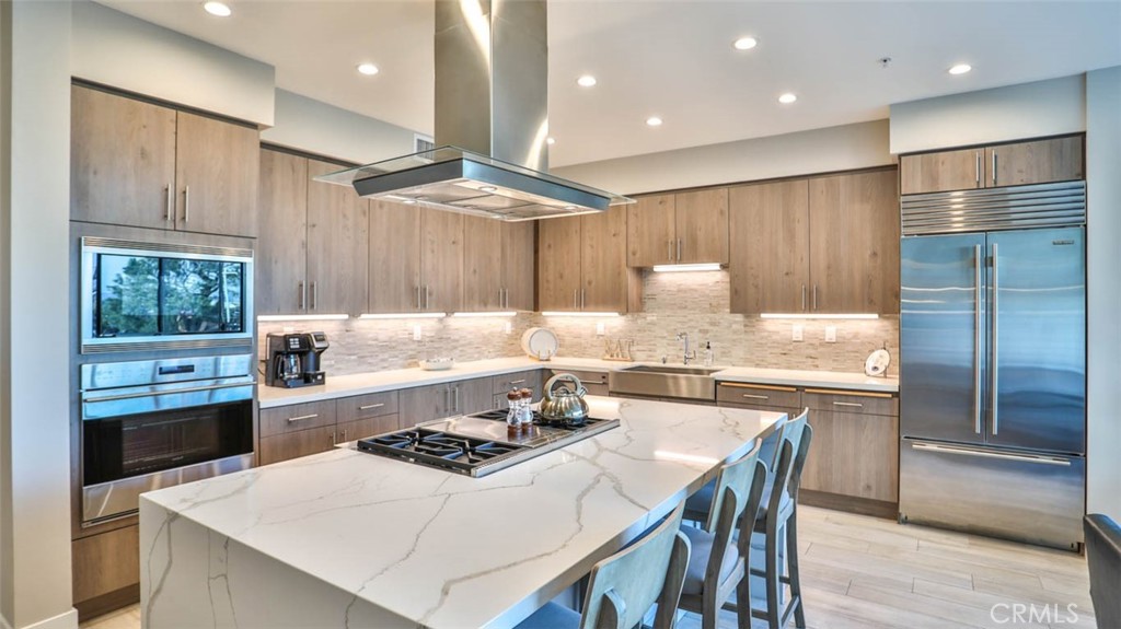 3025 Byron Street 201