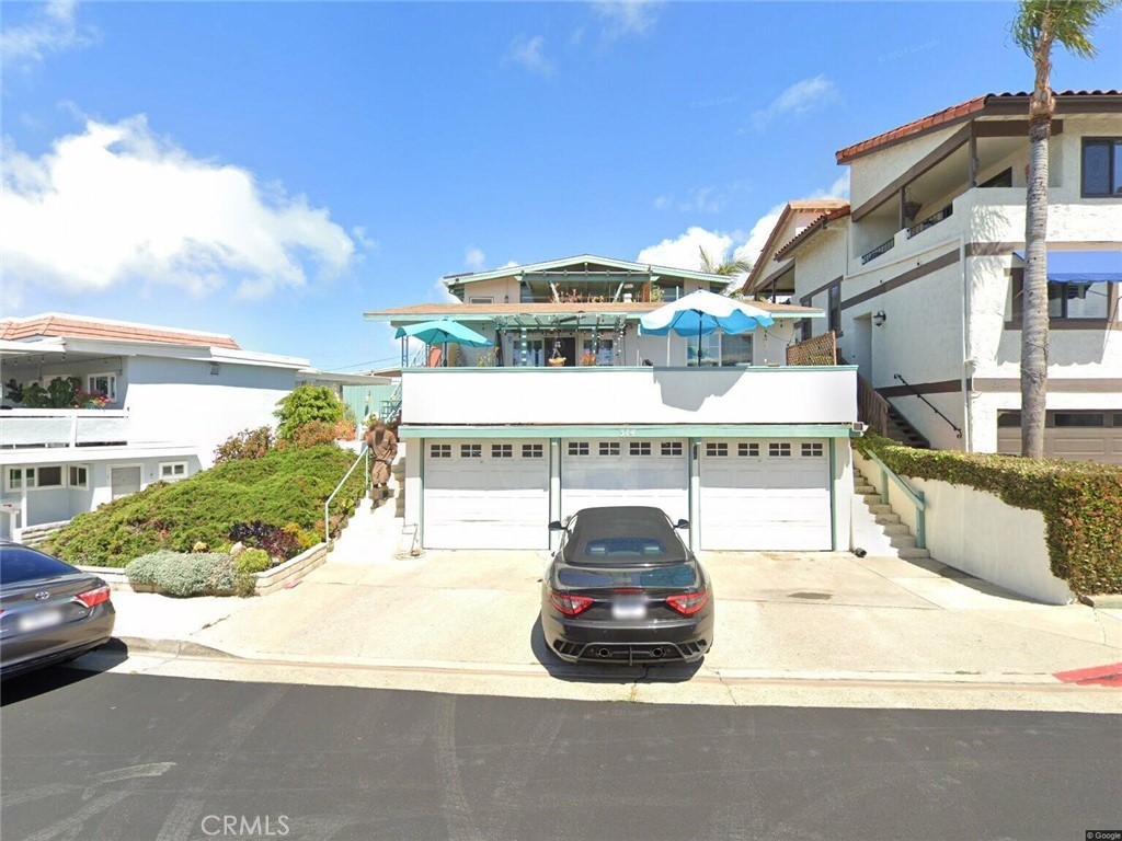 Welcome to 314 Avenida Granada, a charming 2 bedroom, 1 bathroom coastal condo with 1,100 sq. ft. of living space in the heart of San Clemente. Situated near the ocean and the city’s cultural center, this residence combines convenience, comfort, and lifestyle appeal.
Key Features:
Living Space - Approximately 1,100 sq. ft. with an open floor plan, well-suited for a variety of living arrangements.
Appliances - Includes a refrigerator, washing machine, dryer, built-in microwave, and dishwasher.
Parking - Rare for the area, the home includes a garage and an additional off-street parking space.
Views - This penthouse unit captures ocean and city light vistas, along with San Clemente’s famous sunsets.
Location Benefits – Positioned close to San Clemente Pier, Casa Romantica, local dining, and shopping. Easy access to Pacific Coast recreation and major transportation routes.
Lifestyle – Residents enjoy a setting that reflects San Clemente’s signature coastal character, with Mediterranean-inspired architecture, cultural amenities, and access to oceanfront experiences.
This property provides rare Pier Bowl parking and proximity to both community and coastal amenities—an opportunity to experience San Clemente living at its best.