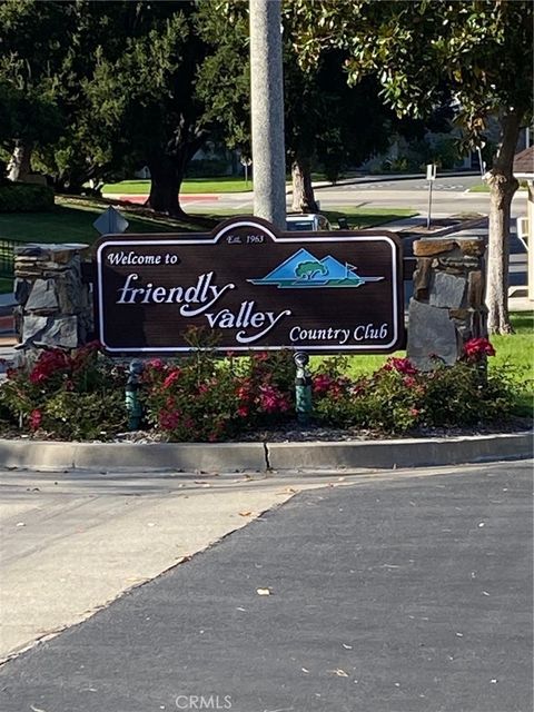 Photo of 19724 Avenue Of The Oaks, Newhall, CA 91321 (MLS # SR26059363)