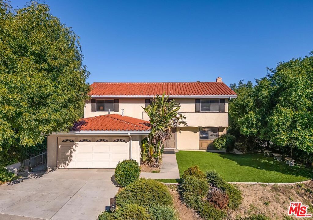 Photo of 24561 Calvert Street, Woodland Hills, CA 91367 (MLS # 25622955)