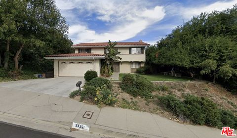 Photo of 24561 Calvert Street, Woodland Hills, CA 91367 (MLS # 25622955)