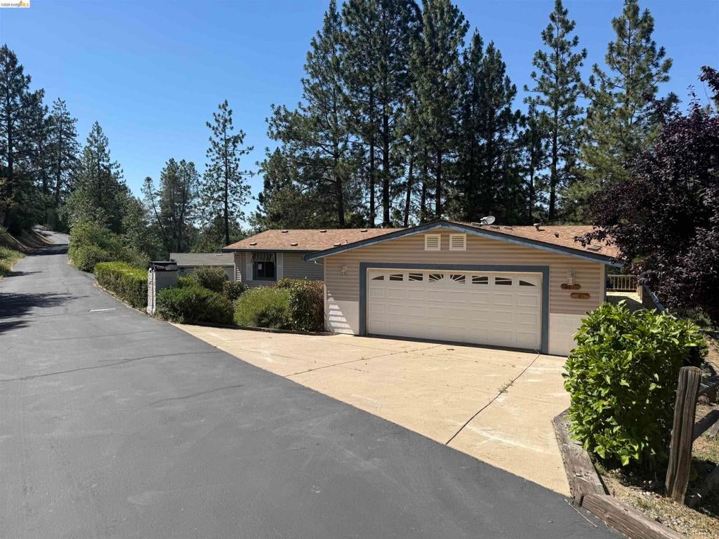 22700 Hidden Hollow Dr