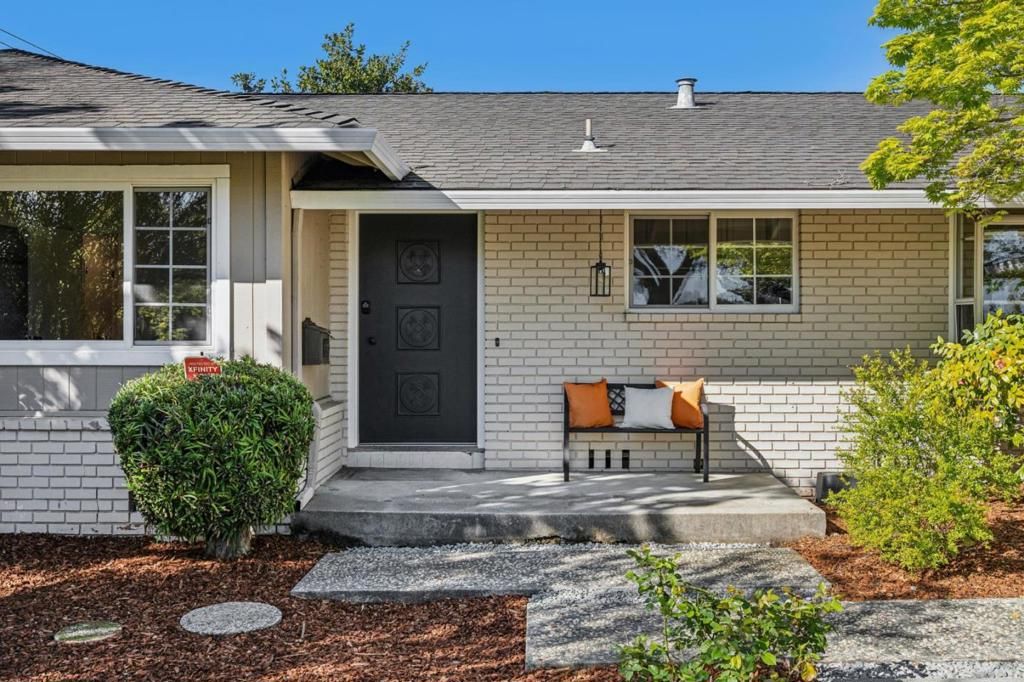 Photo of 13367 Kahala Court, Saratoga, CA 95070 (MLS # ML82038628)