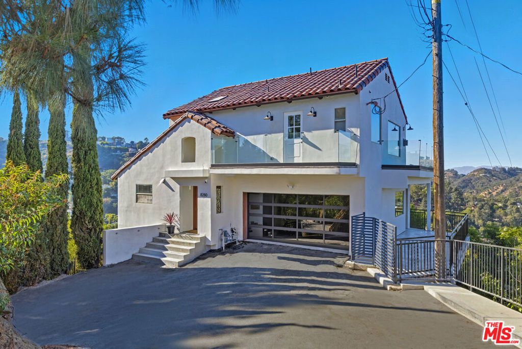 Photo of 8280 Grand View Drive, Los Angeles, CA 90046 (MLS # 25594827)