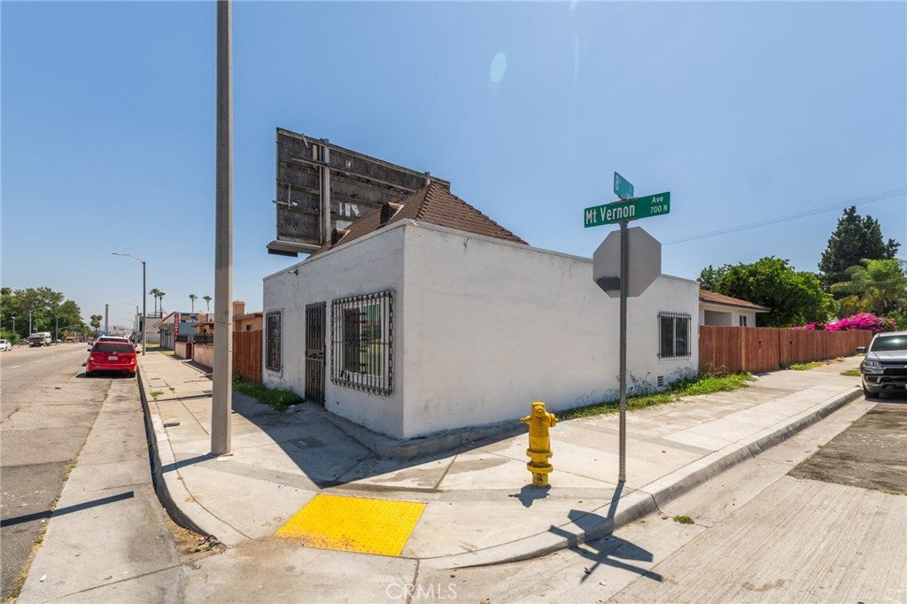 796 N Mount Vernon Avenue